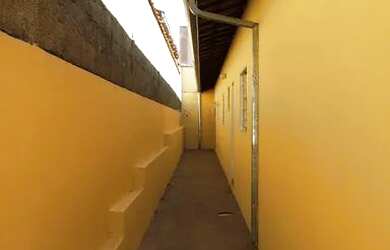 Imagem: A casa possui 2 Dormitórios, 1 Banheiro, 1 Vaga na garagem