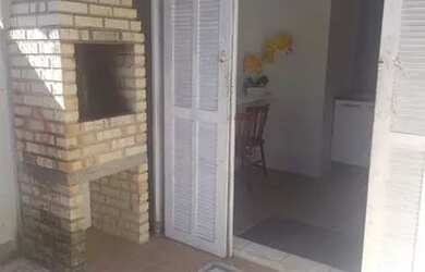 Imagem: A casa possui 2 Dormitórios, 2 Banheiros, 1 Vaga na garagem