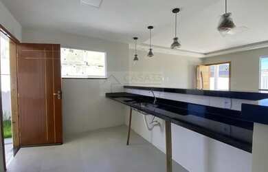 Imagem: A casa possui 3 Dormitórios, 3 Banheiros, 2 Vagas na garagem