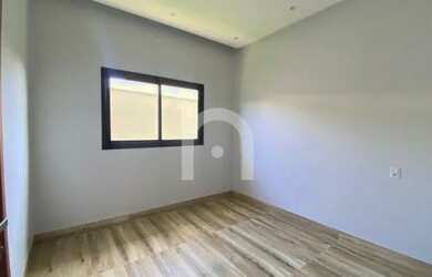 Imagem: A casa possui 5 Dormitórios, 5 Banheiros, 4 Vagas na garagem