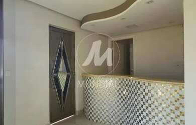 Imagem: O depósito possui 5 Vagas na garagem e 290m² de Área e está