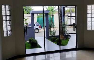 Imagem: A casa em condomínio possui 5 Dormitórios, 4 Banheiros, 4