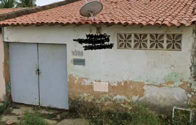 Imagem: A casa possui 2 Dormitórios, 1 Banheiro, 1 Vaga na garagem