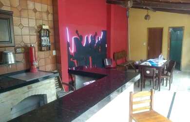 Imagem: A casa possui 3 Dormitórios, 3 Banheiros, 2 Vagas na garagem