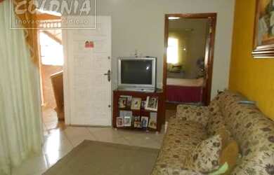 Imagem: A casa possui 3 Dormitórios, 2 Banheiros, 3 Vagas na garagem