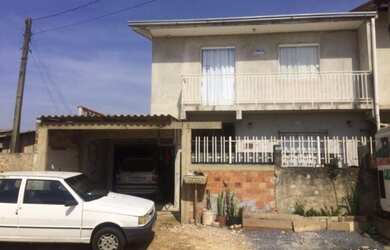 Imagem: A casa possui 4 Dormitórios, 2 Banheiros, 2 Vagas na garagem