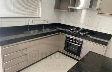 Imagem: A casa possui 2 Dormitórios, 2 Banheiros, 1 Vaga na garagem