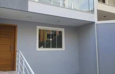 Imagem: A casa possui 3 Dormitórios, 4 Banheiros, 3 Vagas na garagem