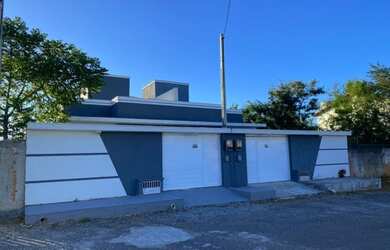 Imagem: A casa possui 4 Dormitórios, 2 Banheiros, 100m² de Área e