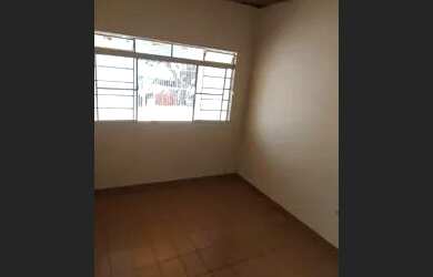 Imagem: A casa possui 4 Dormitórios, 2 Banheiros e 4 Vagas na garagem