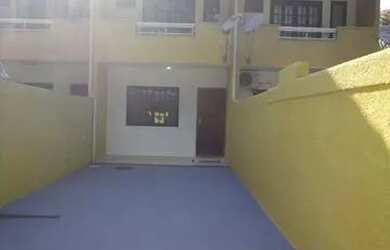 Imagem: A casa possui 2 Dormitórios, 1 Banheiro, 2 Vagas na garagem