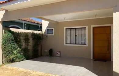 Imagem: A casa possui 3 Dormitórios, 3 Banheiros, 3 Vagas na garagem