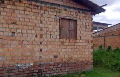 Imagem: A casa possui 2 Dormitórios, 1 Banheiro, 1 Vaga na garagem