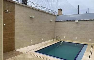 Imagem: A casa em condomínio possui 4 Dormitórios, 5 Banheiros, 2