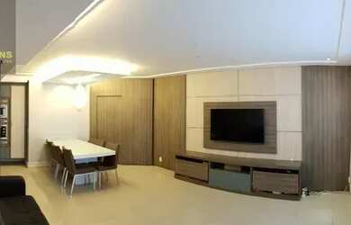 Imagem: A casa possui 3 Dormitórios, 3 Banheiros, 5 Vagas na garagem