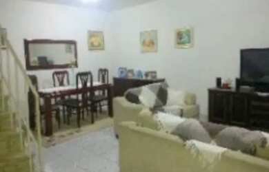 Imagem: A casa possui 3 Dormitórios, 3 Banheiros, 2 Vagas na garagem