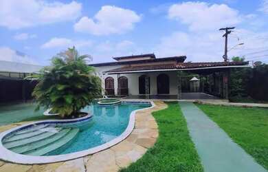 Imagem: A casa possui 3 Dormitórios, 4 Banheiros, 5 Vagas na garagem