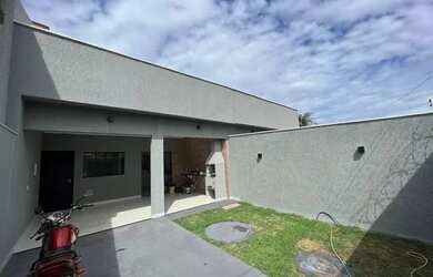 Imagem: A casa possui 4 Dormitórios, 3 Banheiros, 72m² de Área e