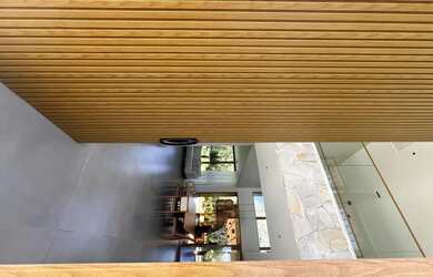 Imagem 6: Casa de alto luxo com 5 suítes + dependência, condomínio com acesso ao mar, capacidade 23