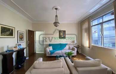 Imagem: A casa possui 4 Dormitórios, 1 Banheiro, 1 Vaga na garagem