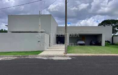 Imagem: A casa em condomínio possui 4 Dormitórios, 5 Banheiros, 5