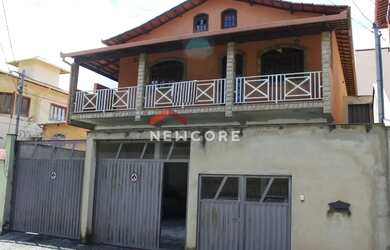 Imagem: A casa possui 3 Dormitórios, 2 Banheiros, 5 Vagas na garagem