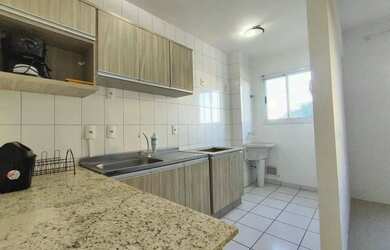 Imagem: O apartamento possui 2 Dormitórios, 1 Banheiro, 1 Vaga na garagem