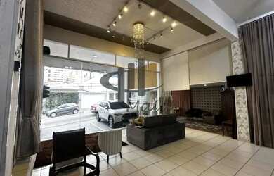 Imagem: O depósito possui 2 Vagas na garagem e 300m² de Área e está