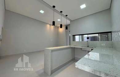 Imagem: A casa possui 3 Dormitórios, 2 Banheiros, 2 Vagas na garagem