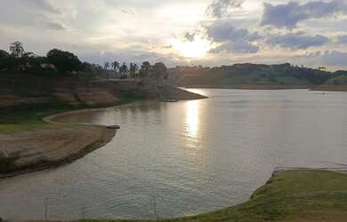 Imagem: A pousada chalé possui 3 Dormitórios, Acomodam 15 pessoas