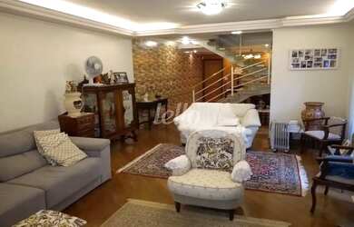 Imagem: A casa possui 3 Dormitórios, 4 Banheiros, 2 Vagas na garagem