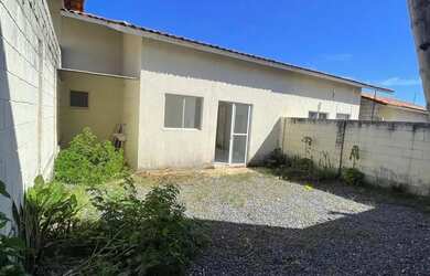 Imagem: A casa em condomínio possui 2 Dormitórios, 1 Banheiro, 2 Vagas