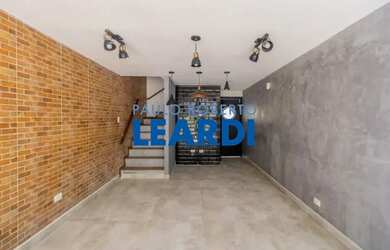 Imagem: O depósito possui 2 Vagas na garagem, 120m² de Área e está