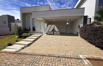 Imagem: A casa em condomínio possui 3 Dormitórios, 3 Banheiros, 2