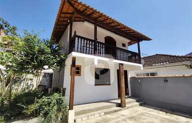 Imagem: A casa à venda possui 2 Dormitórios, 3 Banheiros e 142m²