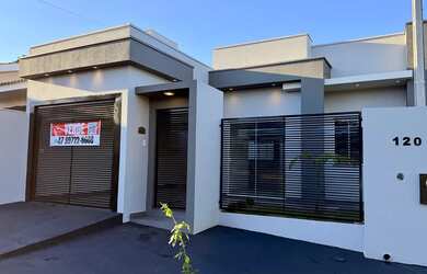 Imagem: A casa possui 2 Dormitórios, 2 Banheiros, 1 Vaga na garagem