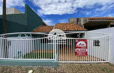 Imagem: A casa possui 2 Dormitórios, 1 Banheiro, 1 Vaga na garagem