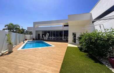 Imagem: A casa em condomínio possui 3 Dormitórios, 5 Banheiros, 4