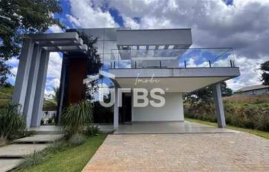 Imagem: A casa em condomínio possui 5 Dormitórios, 5 Banheiros, 4