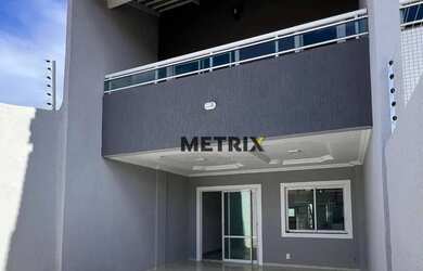 Imagem: A casa possui 3 Dormitórios, 3 Banheiros, 3 Vagas na garagem