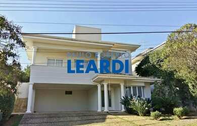 Imagem: A casa em condomínio à venda possui 4 Dormitórios, 5 Banheiros