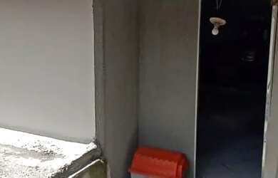 Imagem: A casa possui 3 Dormitórios, 1 Banheiro, 2 Vagas na garagem