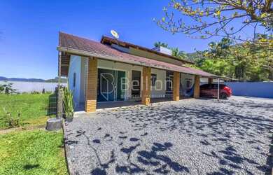 Imagem: A casa possui 3 Dormitórios, 1 Banheiro, 107m² de Área e