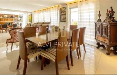 Imagem: O apartamento na cobertura possui 4 Dormitórios, 5 Banheiros