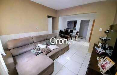 Imagem: A casa possui 5 Dormitórios, 2 Banheiros, 3 Vagas na garagem