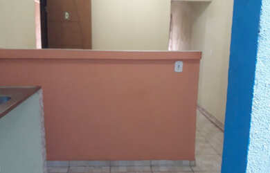 Imagem: A casa possui 2 Dormitórios e 1 Banheiro e está localizado