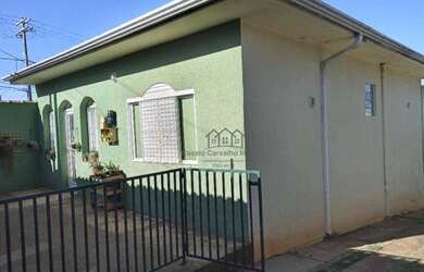 Imagem: A casa possui 2 Dormitórios, 1 Banheiro, 4 Vagas na garagem