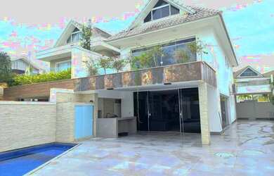 Imagem: A casa em condomínio possui 4 Dormitórios, 5 Banheiros, 4