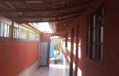 Imagem: A casa possui 1 Dormitório, 1 Banheiro, 3 Vagas na garagem