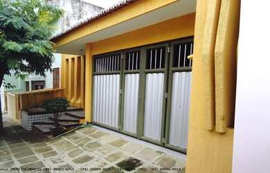 Imagem: A casa possui 4 Dormitórios, 4 Banheiros, 2 Vagas na garagem